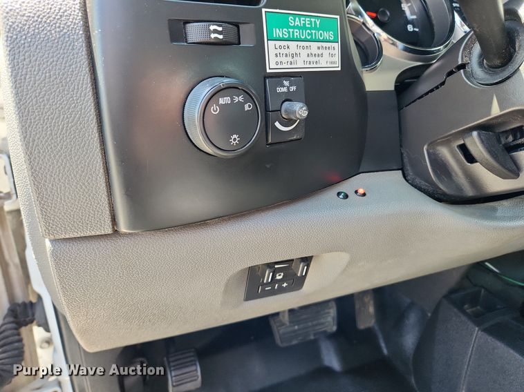 image for item MW9765 2009 Chevrolet Silverado 3500HD  Ext. Cab utility bed pickup truck