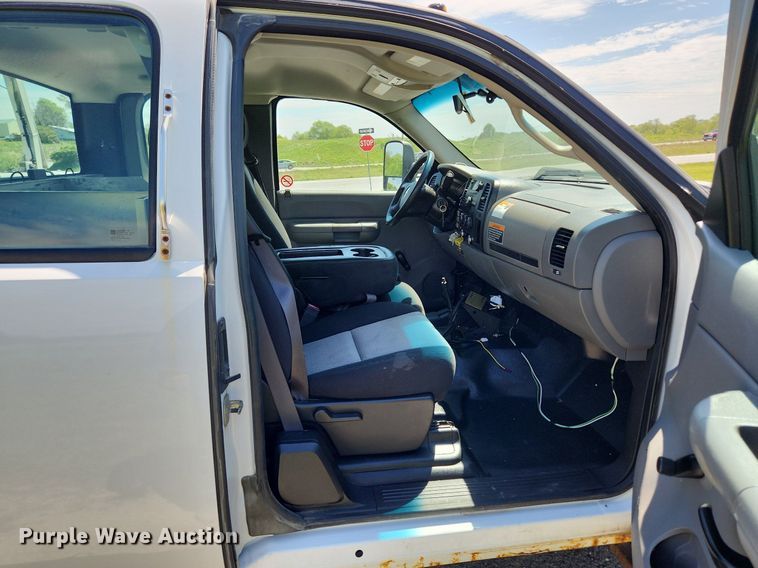 image for item MW9765 2009 Chevrolet Silverado 3500HD  Ext. Cab utility bed pickup truck