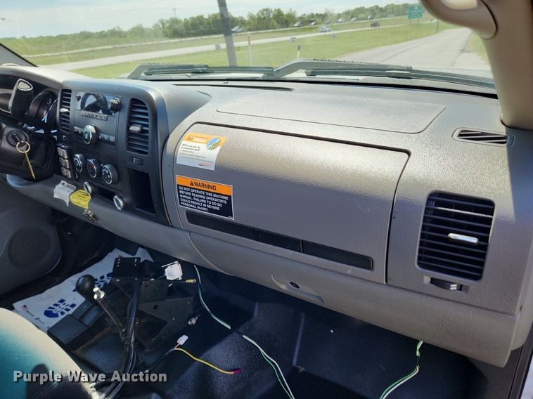 image for item MW9765 2009 Chevrolet Silverado 3500HD  Ext. Cab utility bed pickup truck