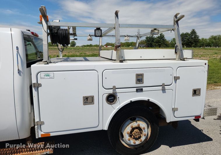 image for item MW9765 2009 Chevrolet Silverado 3500HD  Ext. Cab utility bed pickup truck