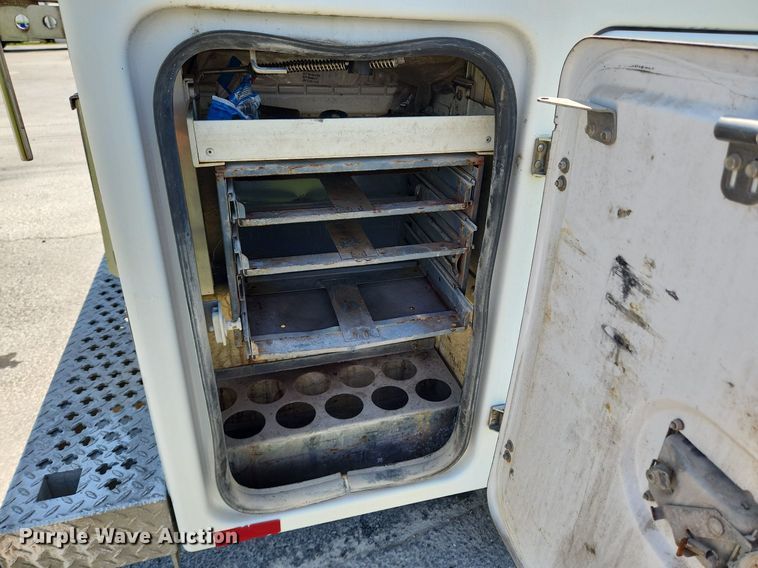 image for item MW9765 2009 Chevrolet Silverado 3500HD  Ext. Cab utility bed pickup truck