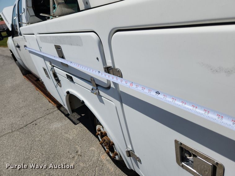 image for item MW9765 2009 Chevrolet Silverado 3500HD  Ext. Cab utility bed pickup truck