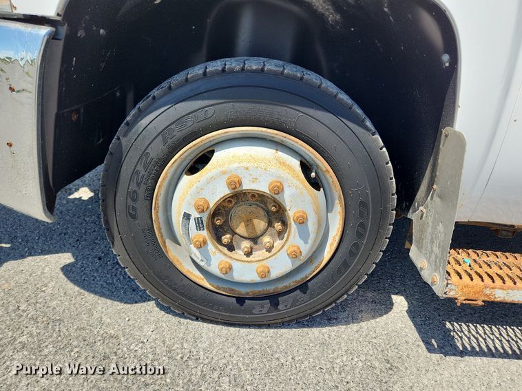 image for item MW9765 2009 Chevrolet Silverado 3500HD  Ext. Cab utility bed pickup truck