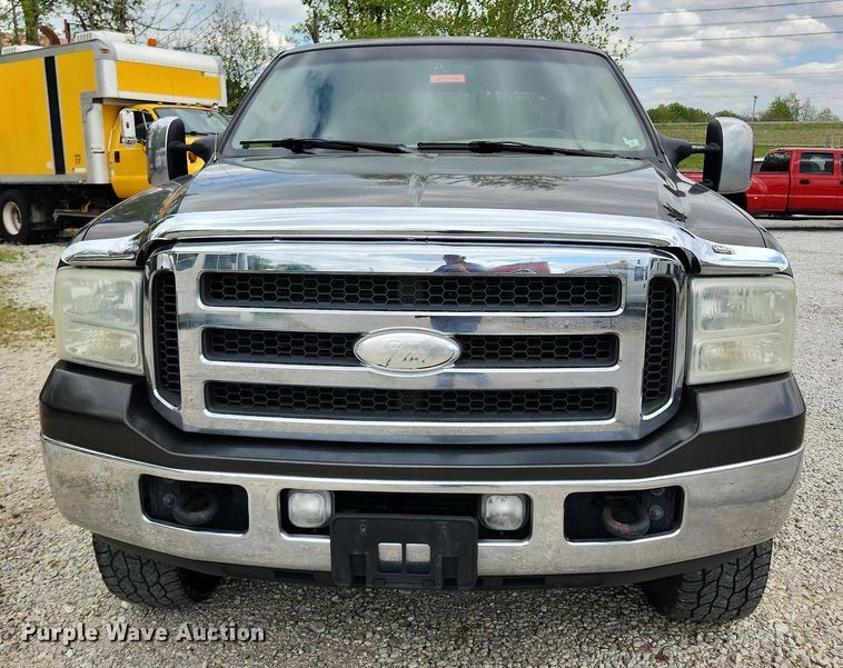image for item MW9767 2005 Ford F250 Super Duty Lariat  Crew Cab pickup truck
