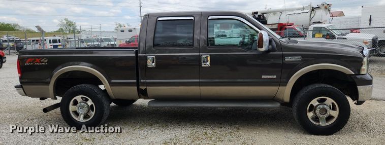 image for item MW9767 2005 Ford F250 Super Duty Lariat  Crew Cab pickup truck