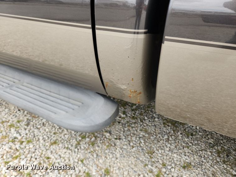 image for item MW9767 2005 Ford F250 Super Duty Lariat  Crew Cab pickup truck