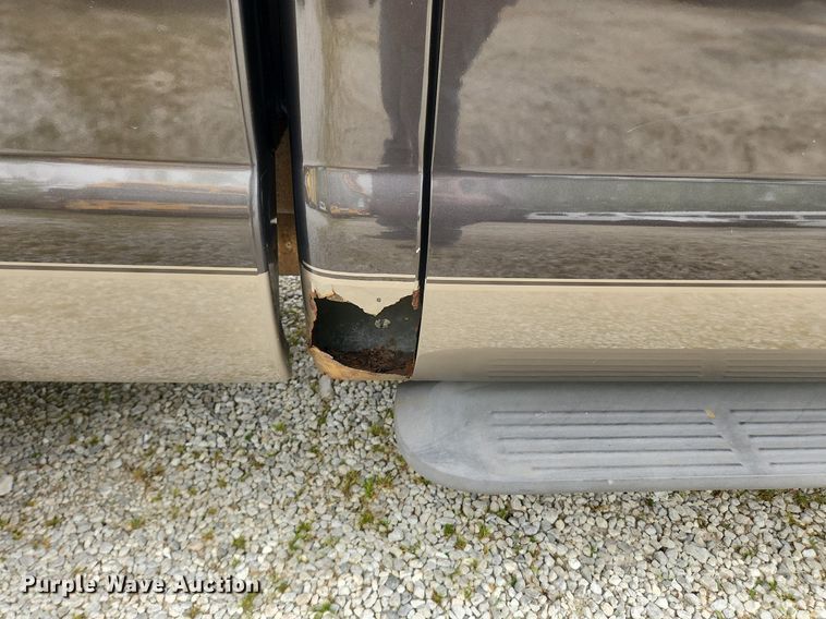 image for item MW9767 2005 Ford F250 Super Duty Lariat  Crew Cab pickup truck