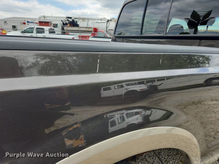 image for item MW9767 2005 Ford F250 Super Duty Lariat  Crew Cab pickup truck