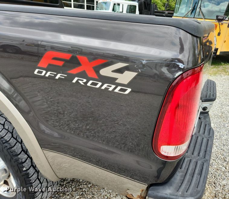 image for item MW9767 2005 Ford F250 Super Duty Lariat  Crew Cab pickup truck