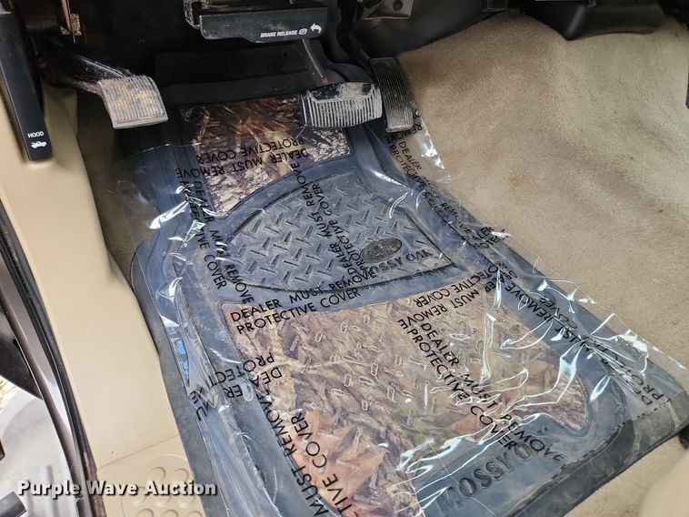 image for item MW9767 2005 Ford F250 Super Duty Lariat  Crew Cab pickup truck