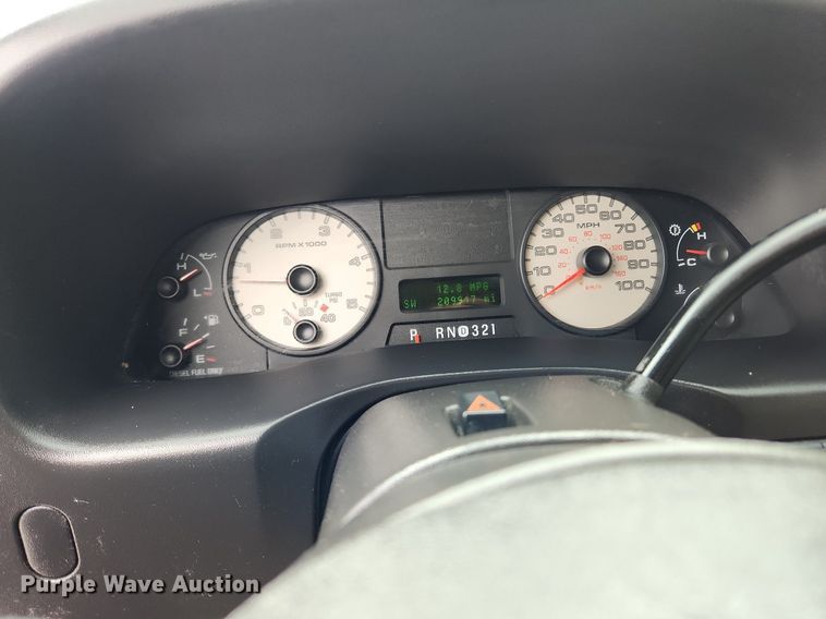 image for item MW9767 2005 Ford F250 Super Duty Lariat  Crew Cab pickup truck