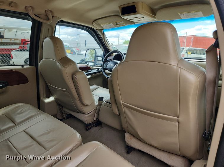 image for item MW9767 2005 Ford F250 Super Duty Lariat  Crew Cab pickup truck