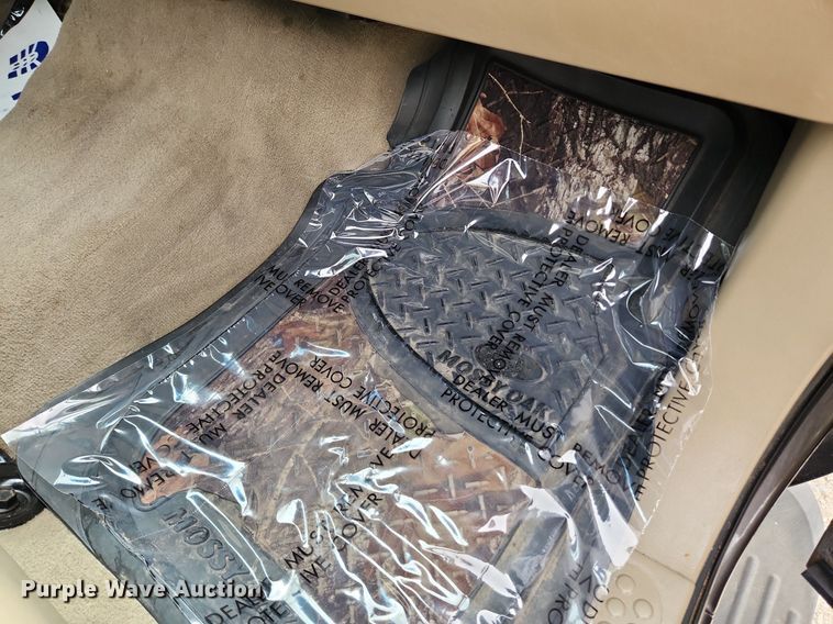 image for item MW9767 2005 Ford F250 Super Duty Lariat  Crew Cab pickup truck