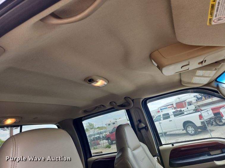 image for item MW9767 2005 Ford F250 Super Duty Lariat  Crew Cab pickup truck