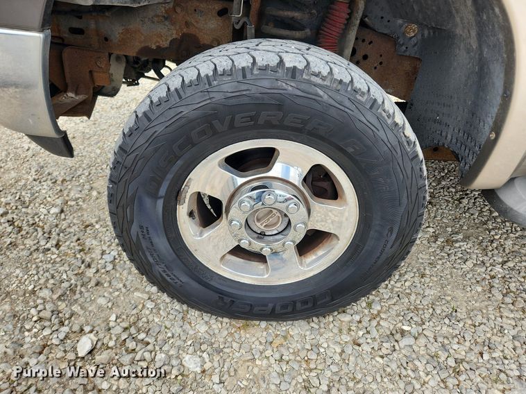 image for item MW9767 2005 Ford F250 Super Duty Lariat  Crew Cab pickup truck