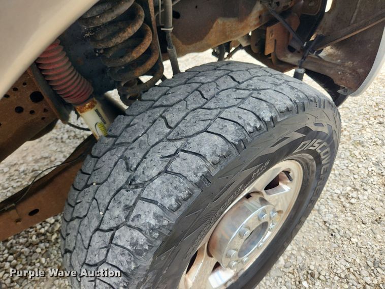 image for item MW9767 2005 Ford F250 Super Duty Lariat  Crew Cab pickup truck