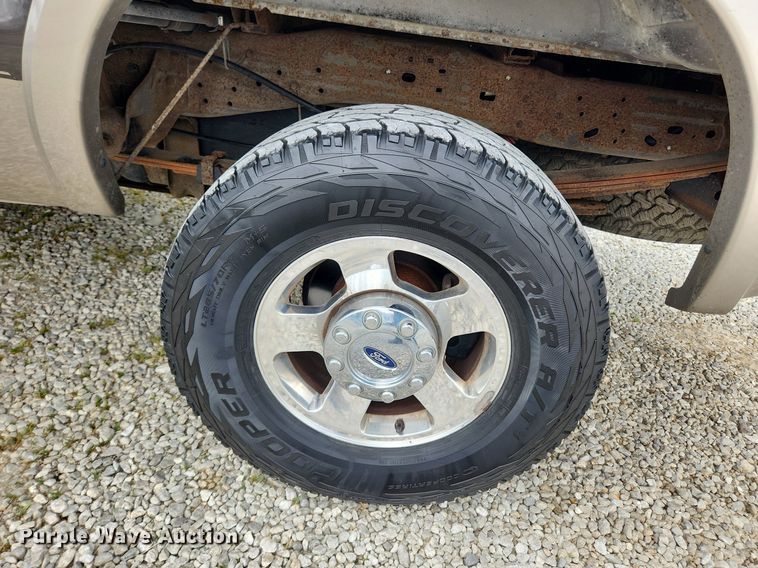 image for item MW9767 2005 Ford F250 Super Duty Lariat  Crew Cab pickup truck