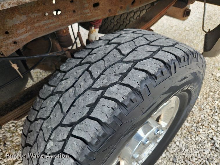 image for item MW9767 2005 Ford F250 Super Duty Lariat  Crew Cab pickup truck