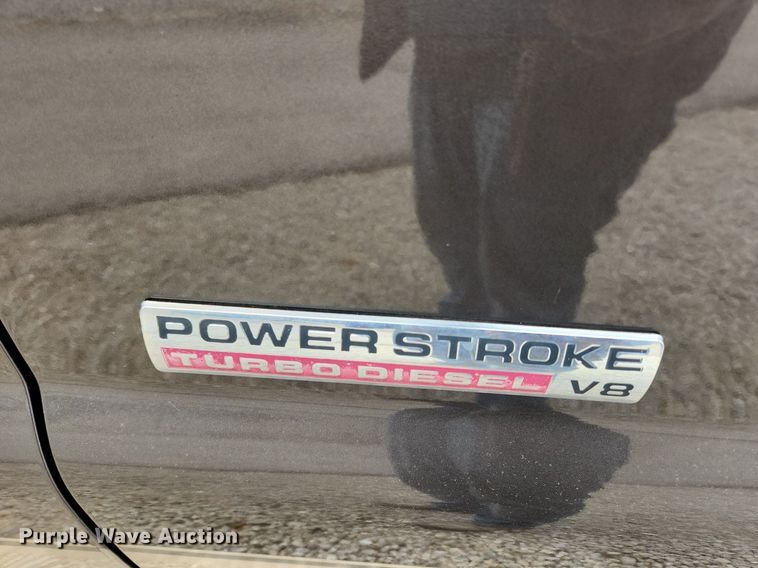 image for item MW9767 2005 Ford F250 Super Duty Lariat  Crew Cab pickup truck