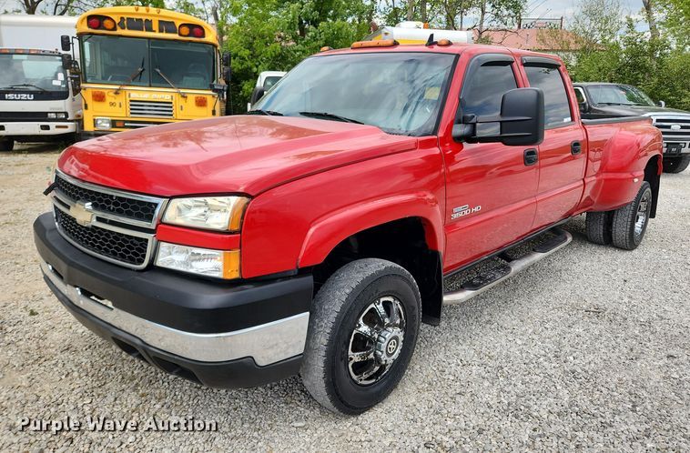 image for item MW9769 2007 Chevrolet Silverado 3500HD LT  Crew Cab pickup truck