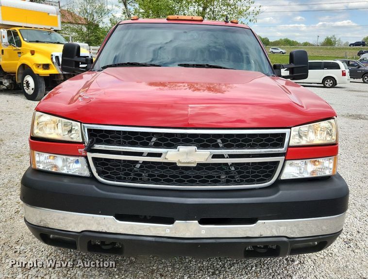 image for item MW9769 2007 Chevrolet Silverado 3500HD LT  Crew Cab pickup truck
