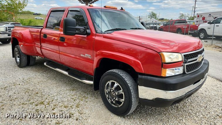 image for item MW9769 2007 Chevrolet Silverado 3500HD LT  Crew Cab pickup truck