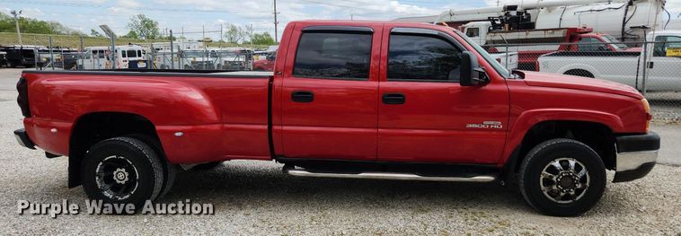 image for item MW9769 2007 Chevrolet Silverado 3500HD LT  Crew Cab pickup truck