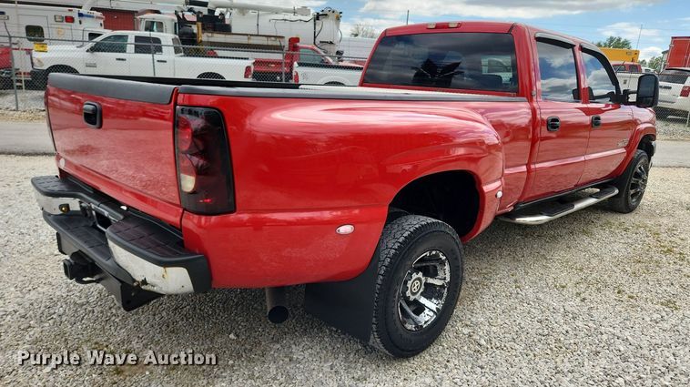 image for item MW9769 2007 Chevrolet Silverado 3500HD LT  Crew Cab pickup truck