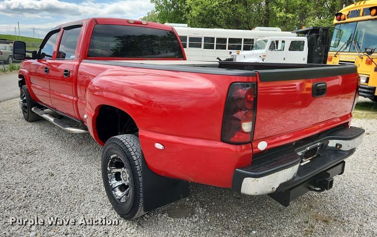 image for item MW9769 2007 Chevrolet Silverado 3500HD LT  Crew Cab pickup truck