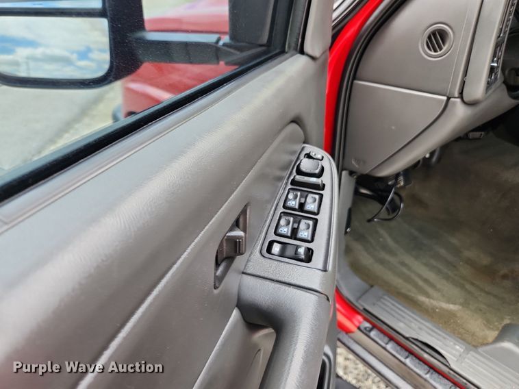 image for item MW9769 2007 Chevrolet Silverado 3500HD LT  Crew Cab pickup truck