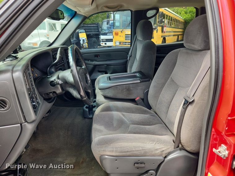 image for item MW9769 2007 Chevrolet Silverado 3500HD LT  Crew Cab pickup truck