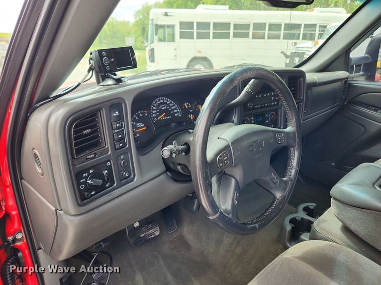 image for item MW9769 2007 Chevrolet Silverado 3500HD LT  Crew Cab pickup truck