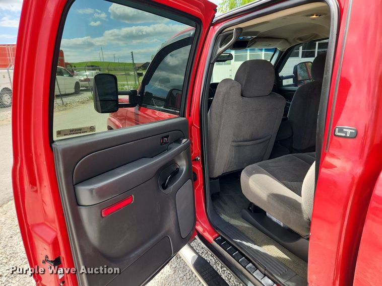 image for item MW9769 2007 Chevrolet Silverado 3500HD LT  Crew Cab pickup truck