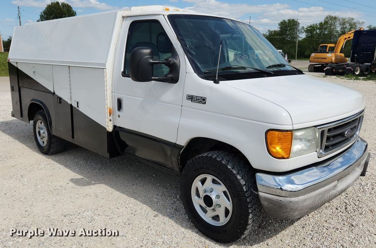 image for item MW9772 2004 Ford E350 Super Duty  utility van