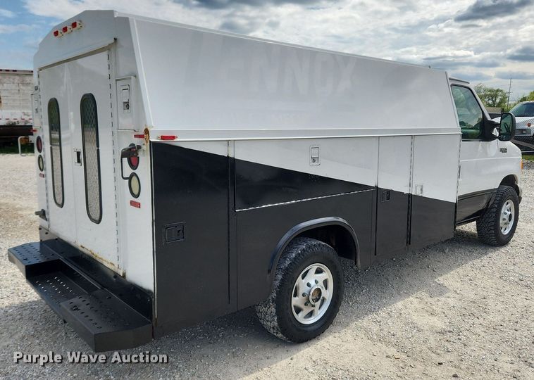 image for item MW9772 2004 Ford E350 Super Duty  utility van