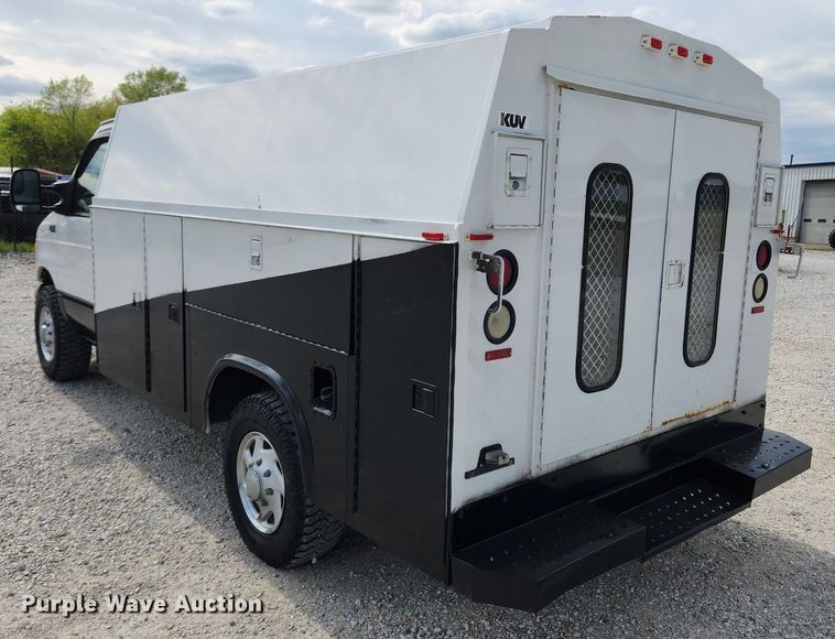 image for item MW9772 2004 Ford E350 Super Duty  utility van
