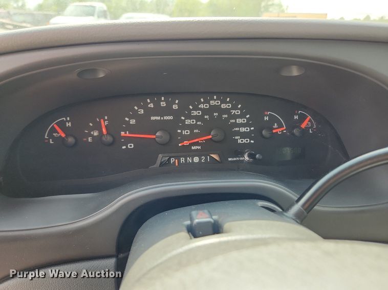 image for item MW9772 2004 Ford E350 Super Duty  utility van