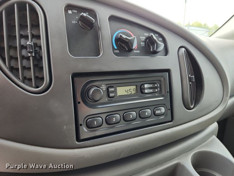 image for item MW9772 2004 Ford E350 Super Duty  utility van