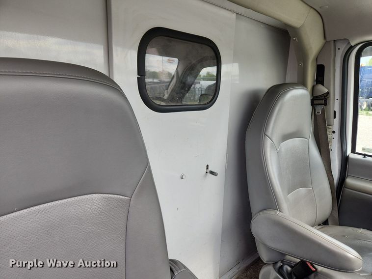 image for item MW9772 2004 Ford E350 Super Duty  utility van