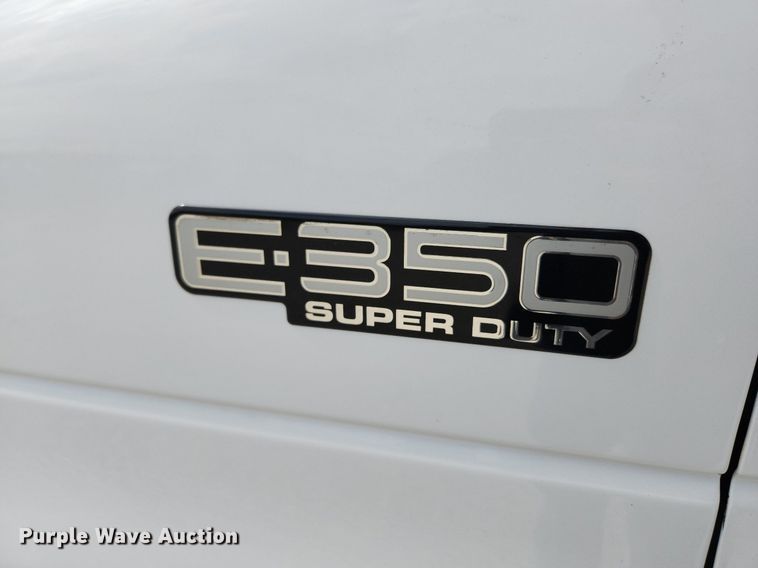 image for item MW9772 2004 Ford E350 Super Duty  utility van