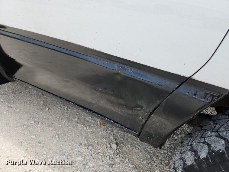 image for item MW9772 2004 Ford E350 Super Duty  utility van