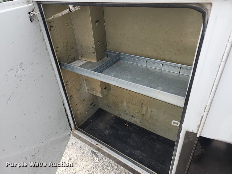 image for item MW9772 2004 Ford E350 Super Duty  utility van