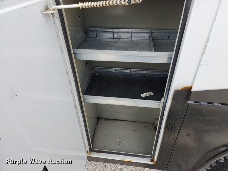 image for item MW9772 2004 Ford E350 Super Duty  utility van