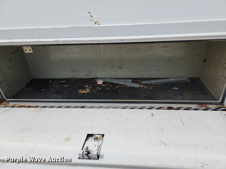 image for item MW9772 2004 Ford E350 Super Duty  utility van