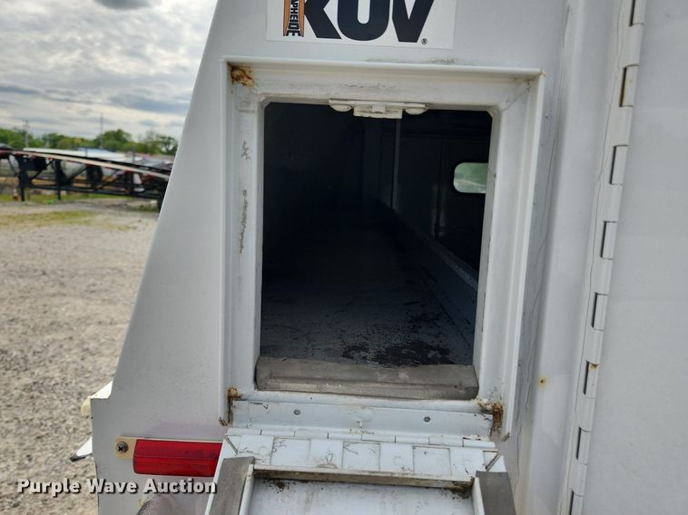 image for item MW9772 2004 Ford E350 Super Duty  utility van