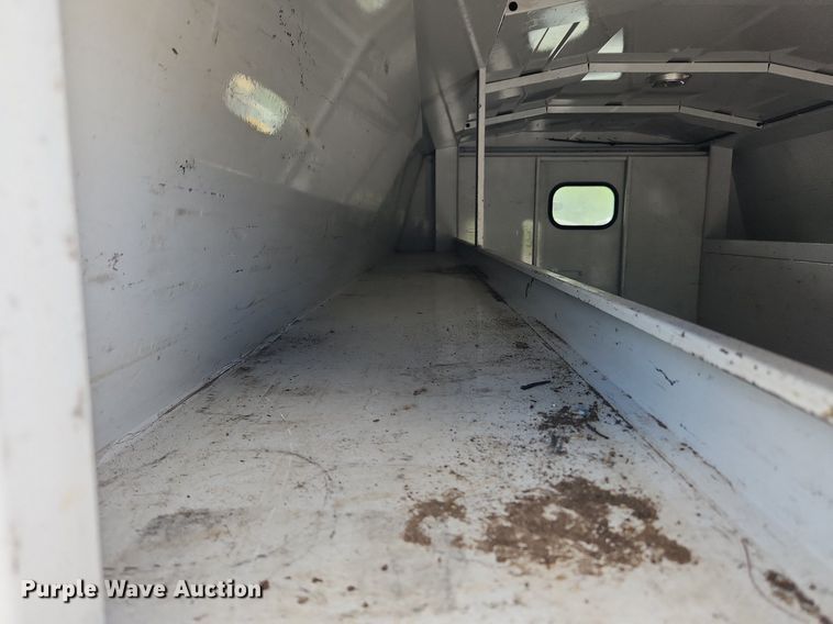 image for item MW9772 2004 Ford E350 Super Duty  utility van