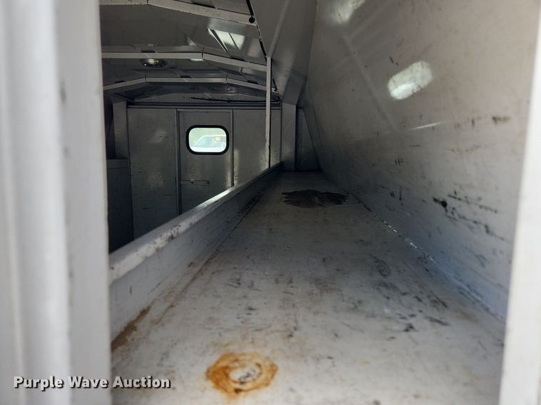 image for item MW9772 2004 Ford E350 Super Duty  utility van