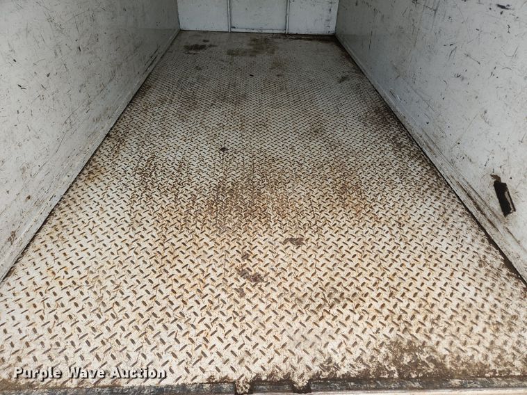 image for item MW9772 2004 Ford E350 Super Duty  utility van