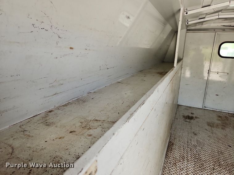 image for item MW9772 2004 Ford E350 Super Duty  utility van