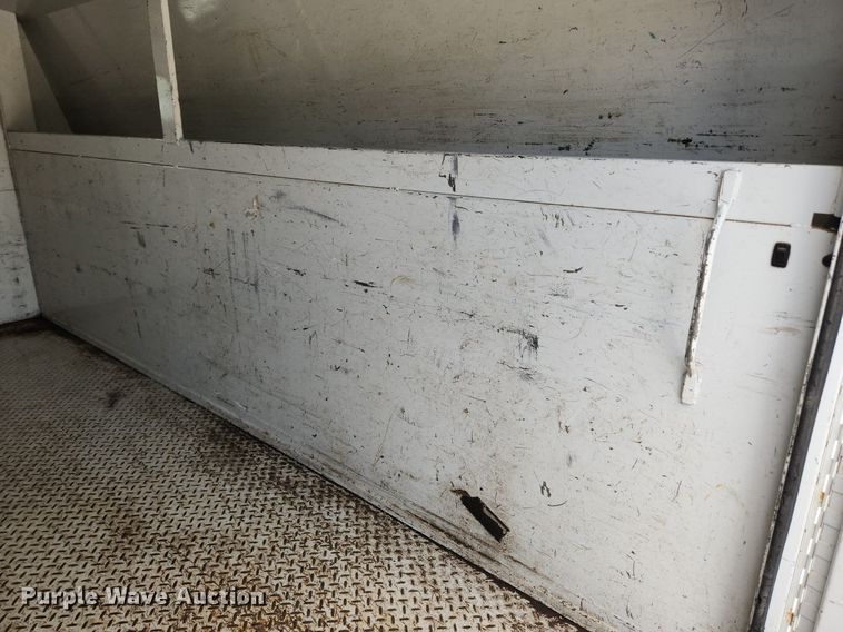 image for item MW9772 2004 Ford E350 Super Duty  utility van